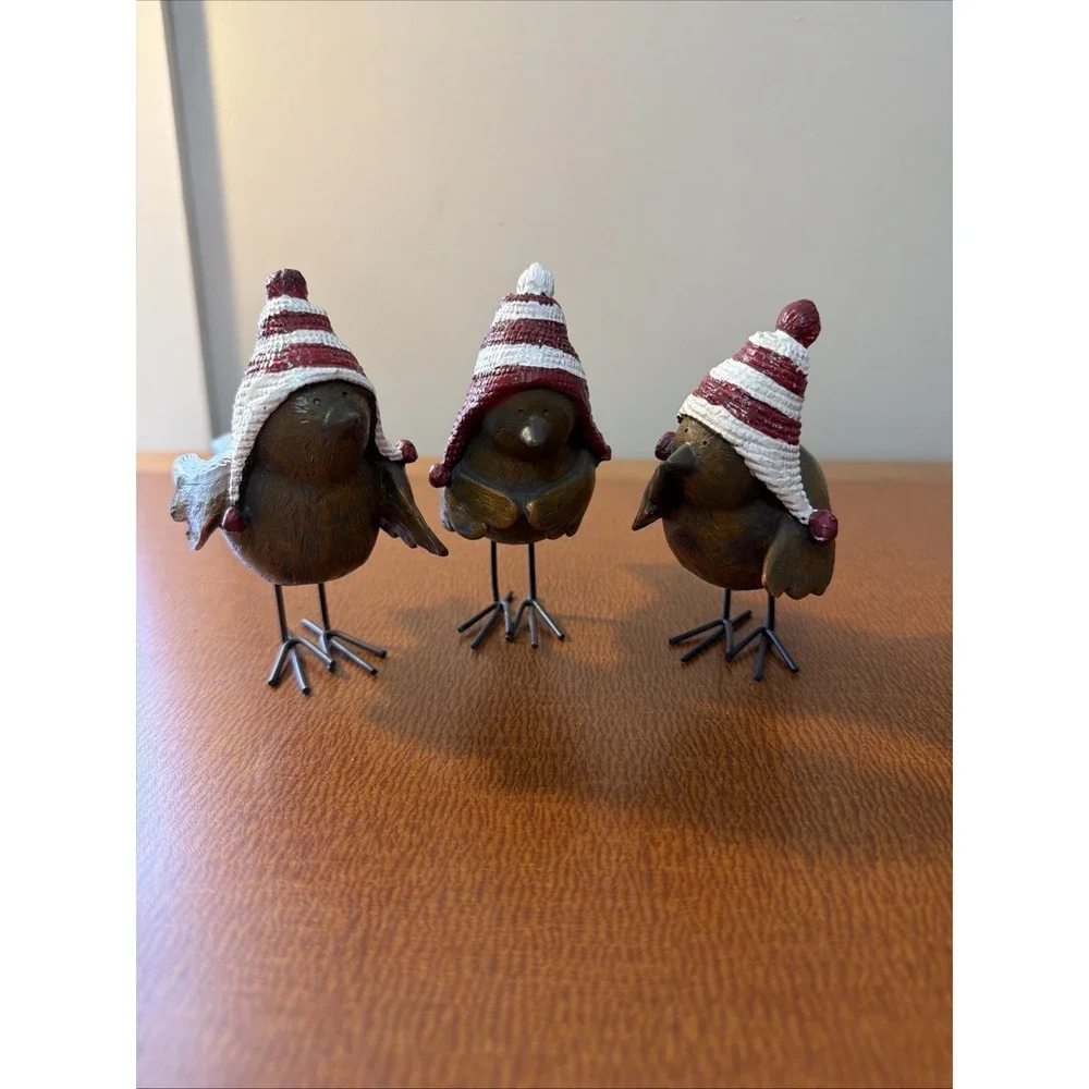 3 Christmas Birds Figurines Wire Feet  Santa Hats Resin Such Cuties
